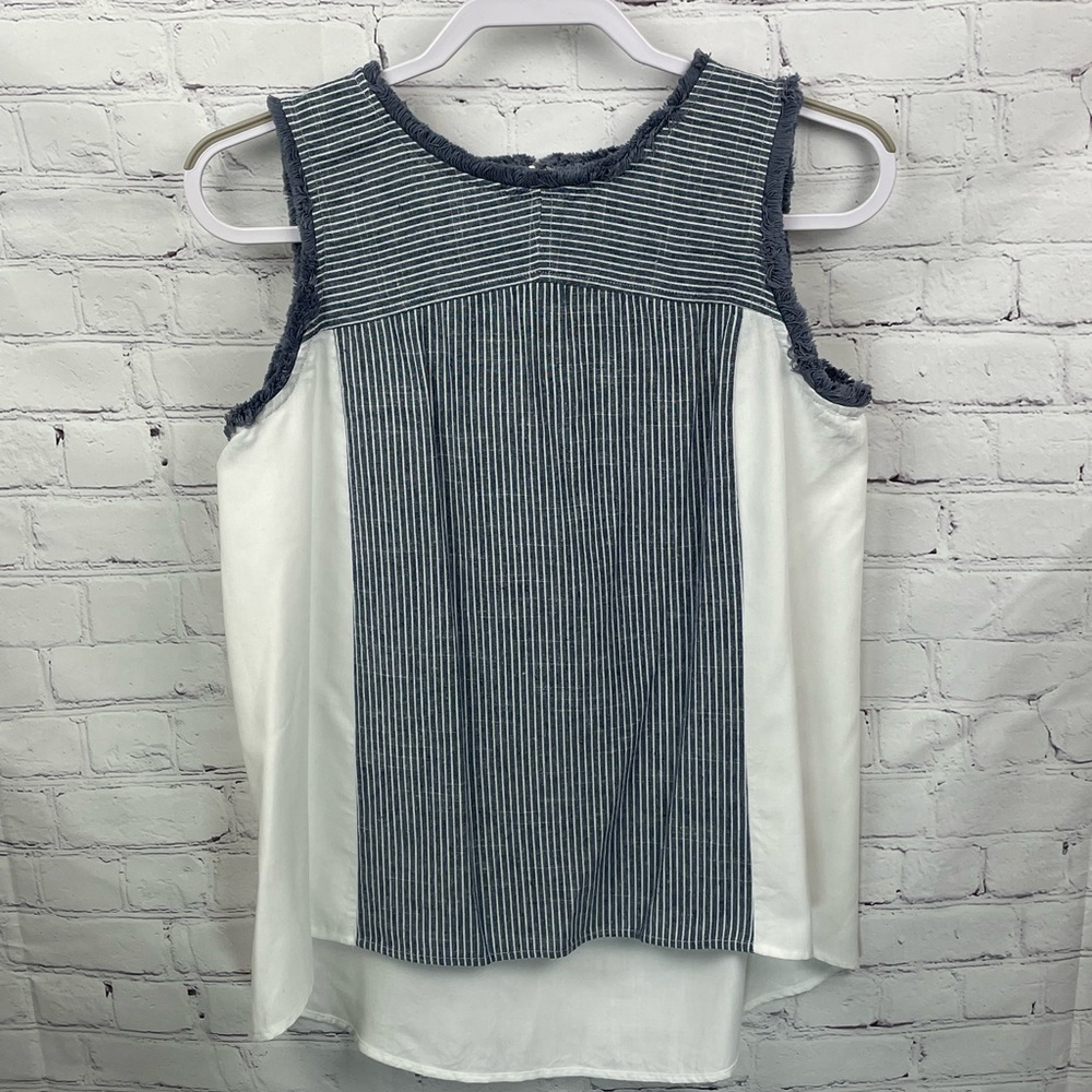 Doe & Rae Women’s Blouse LARGE White Gray Striped Sleeveless Top Back Zipper